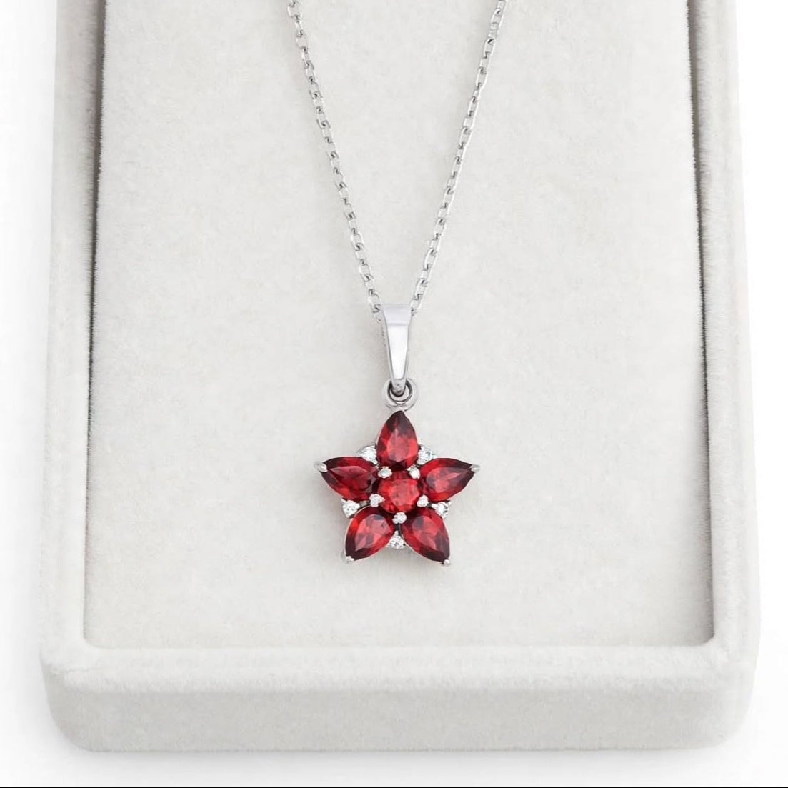 Star Pendant Necklace in 925 Sterling Silver